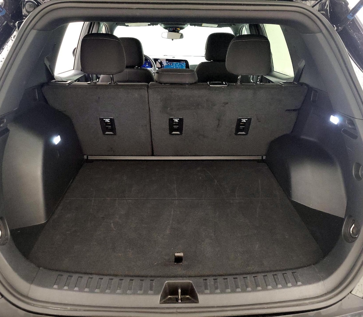 Trunk/Cargo (Seats Up)