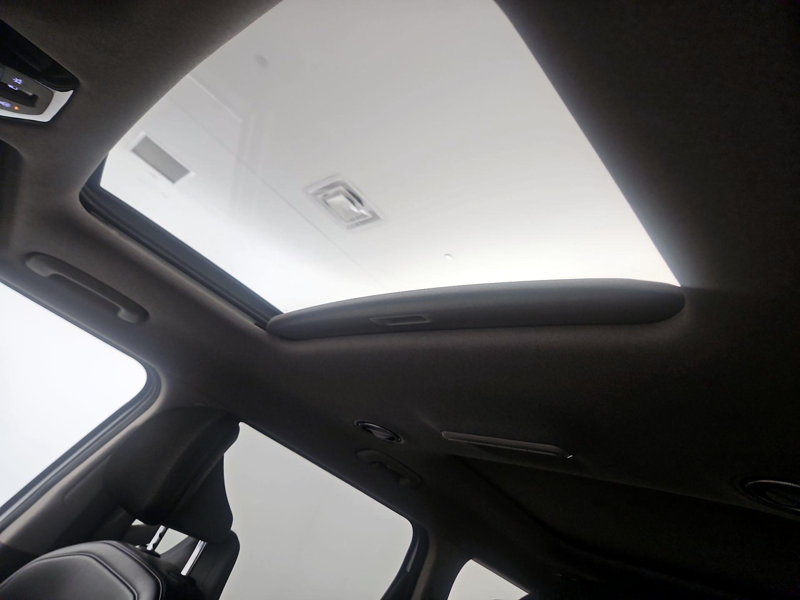 Sunroof(s) & Skylight(s)