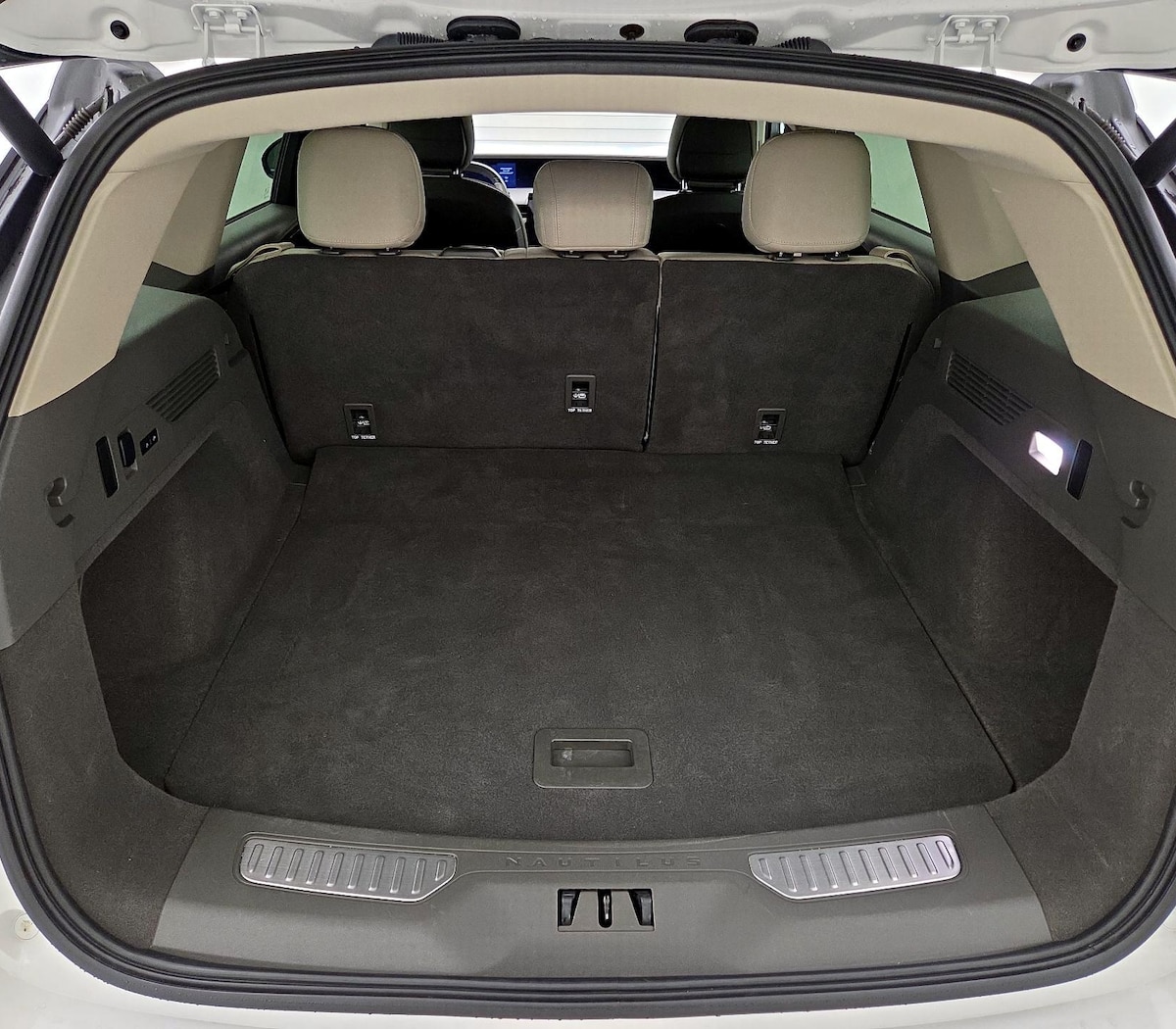 Trunk/Cargo (Seats Up)