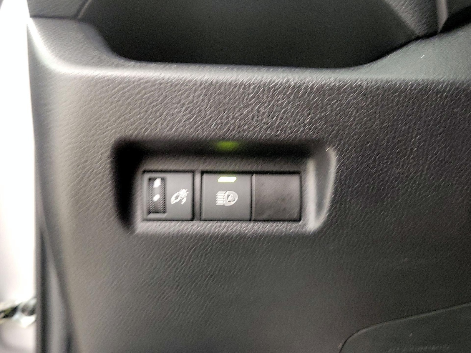 2025 Toyota RAV4 LE - Photo 14