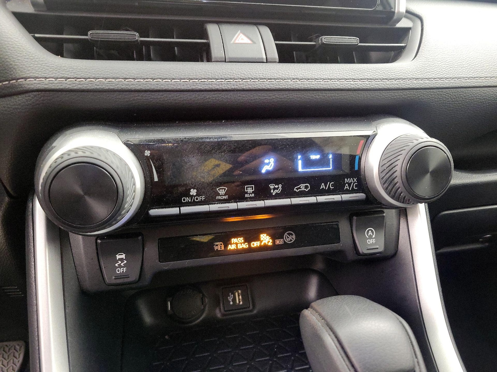 2025 Toyota RAV4 LE - Photo 17