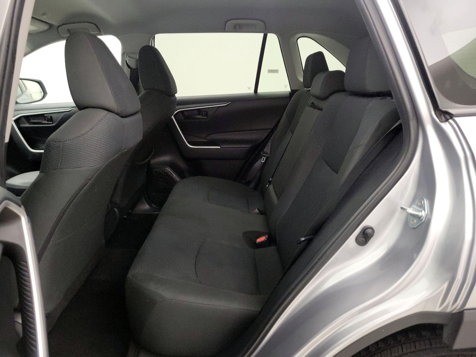 2025 Toyota RAV4 LE - Photo 20