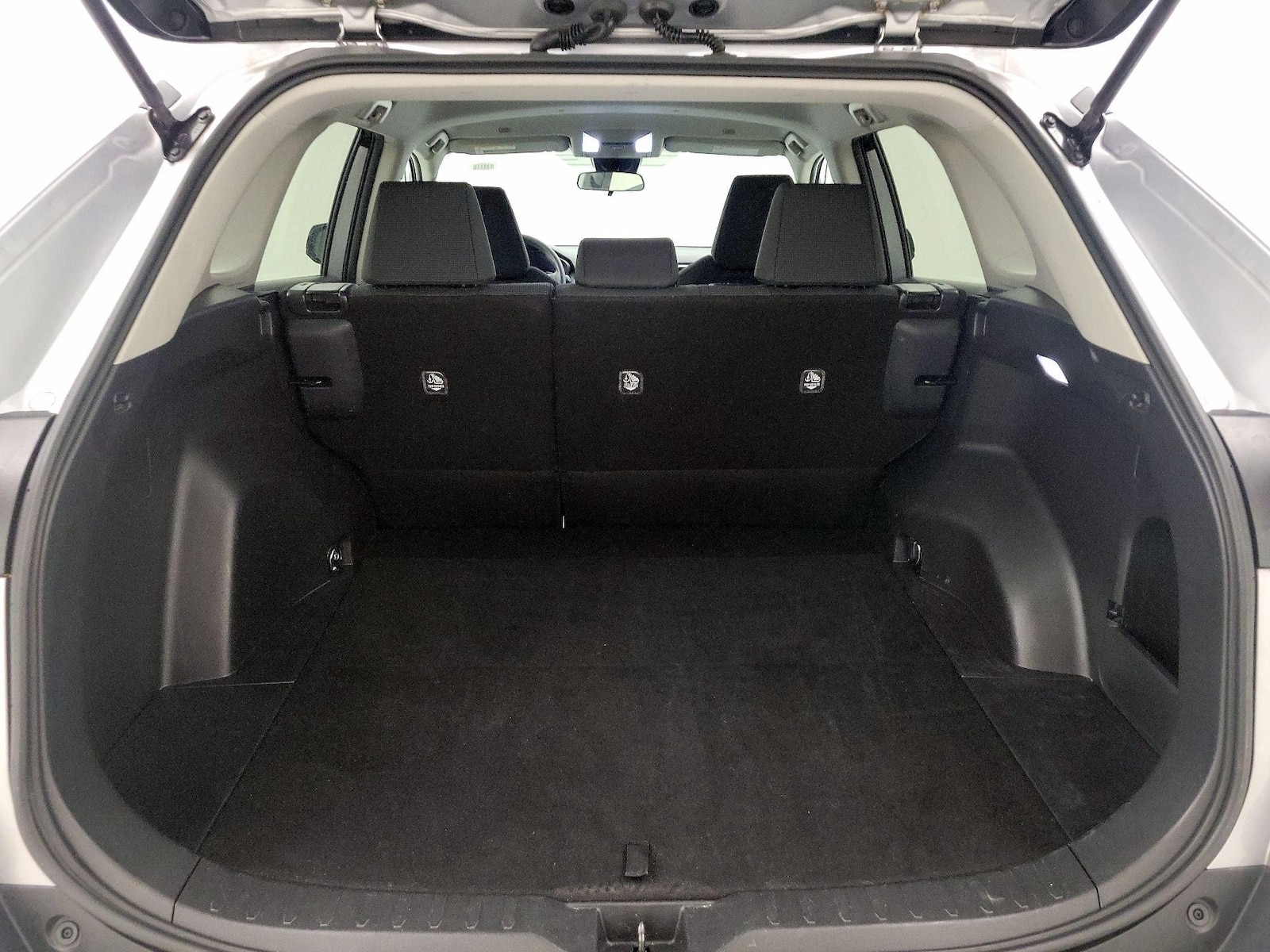2025 Toyota RAV4 LE - Photo 21