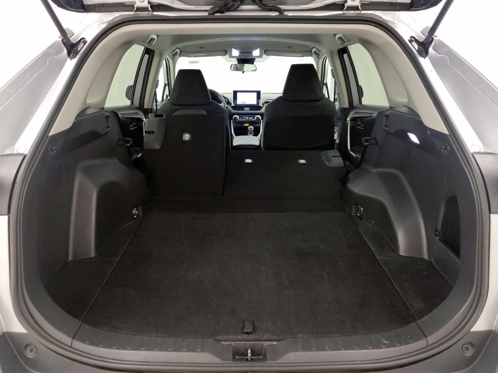 2025 Toyota RAV4 LE - Photo 22