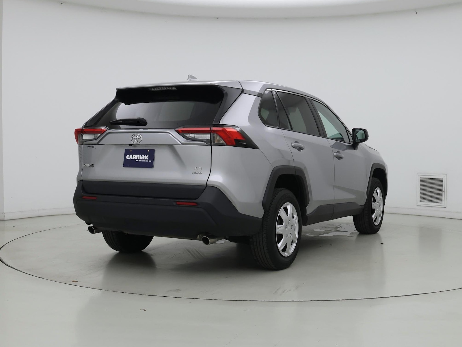 2025 Toyota RAV4 LE - Photo 9