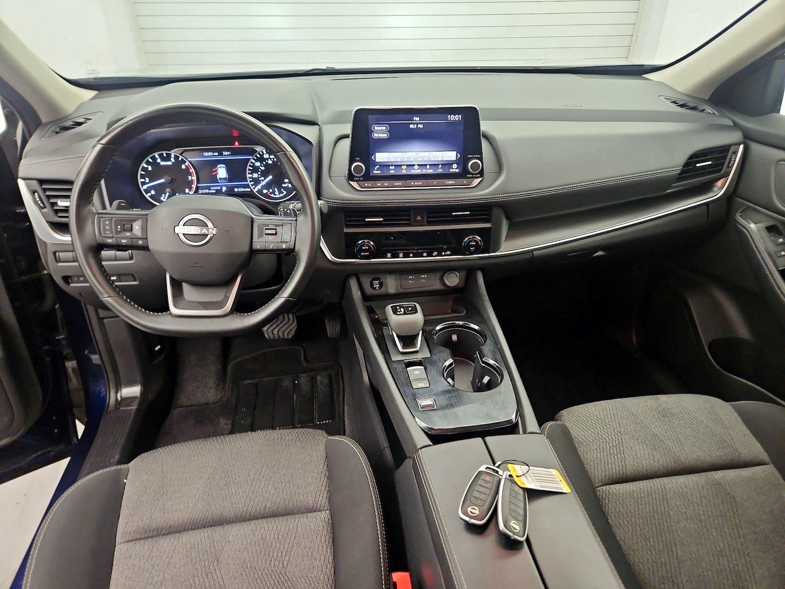 2025 Nissan Rogue SV - Photo 10