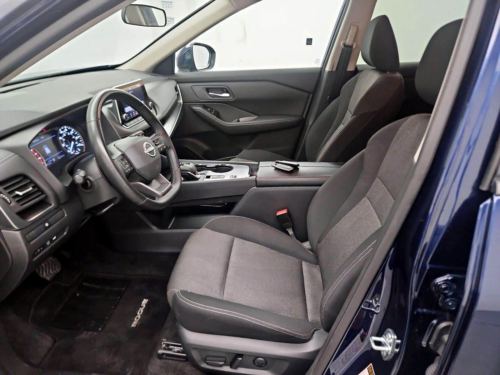 2025 Nissan Rogue SV - Photo 12