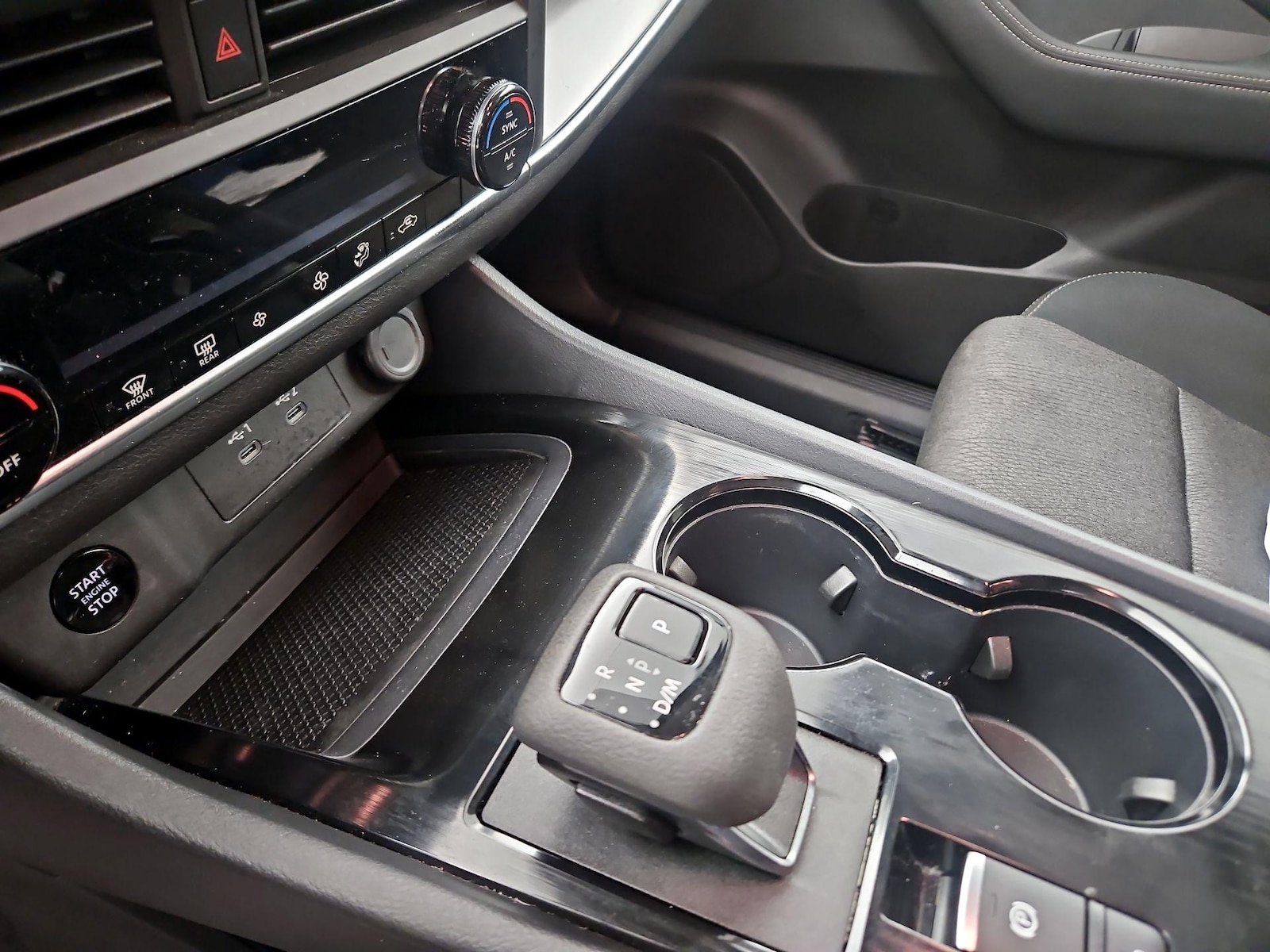 2025 Nissan Rogue SV - Photo 18