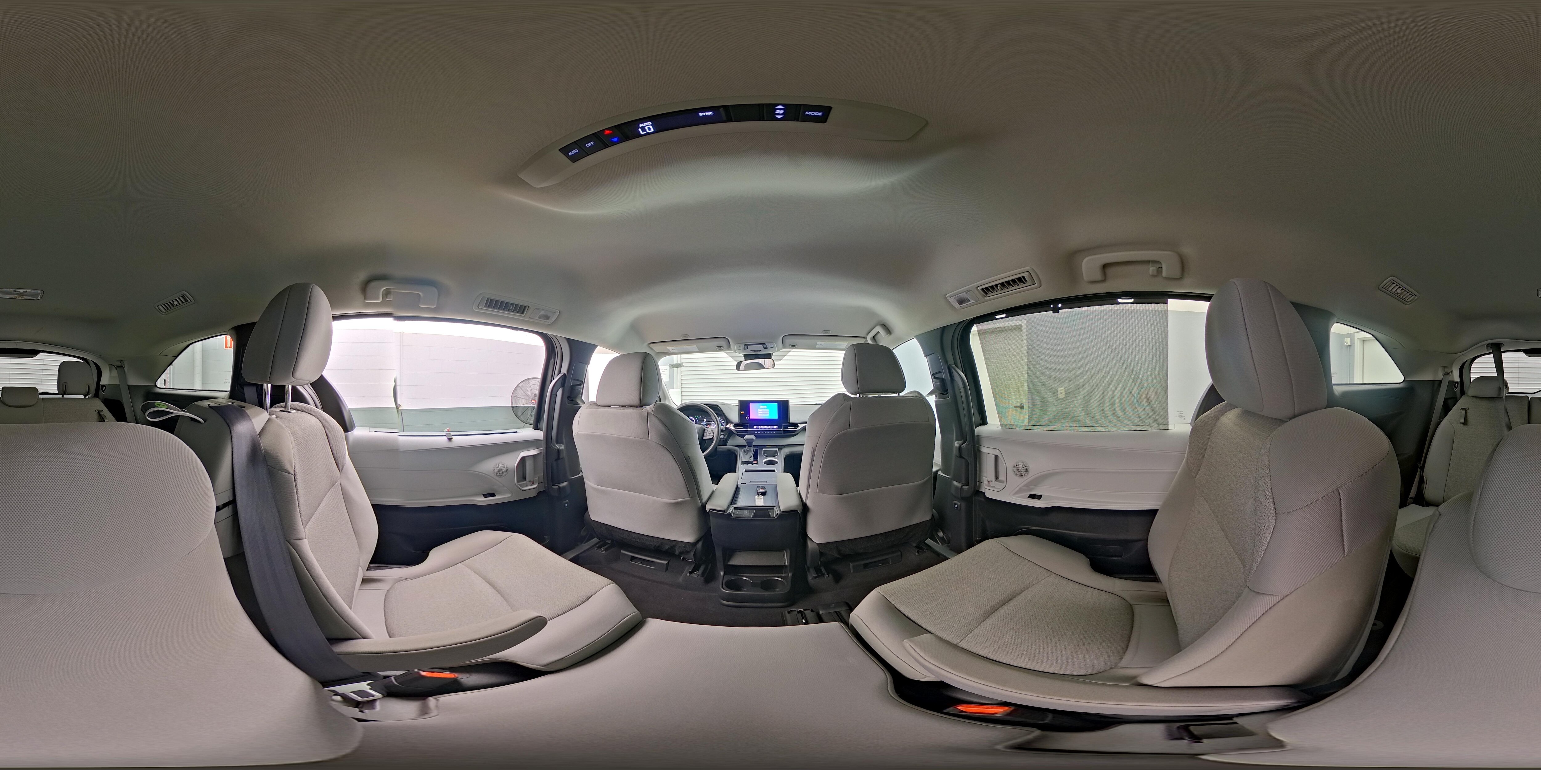 2025 Toyota Sienna LE - Photo 25