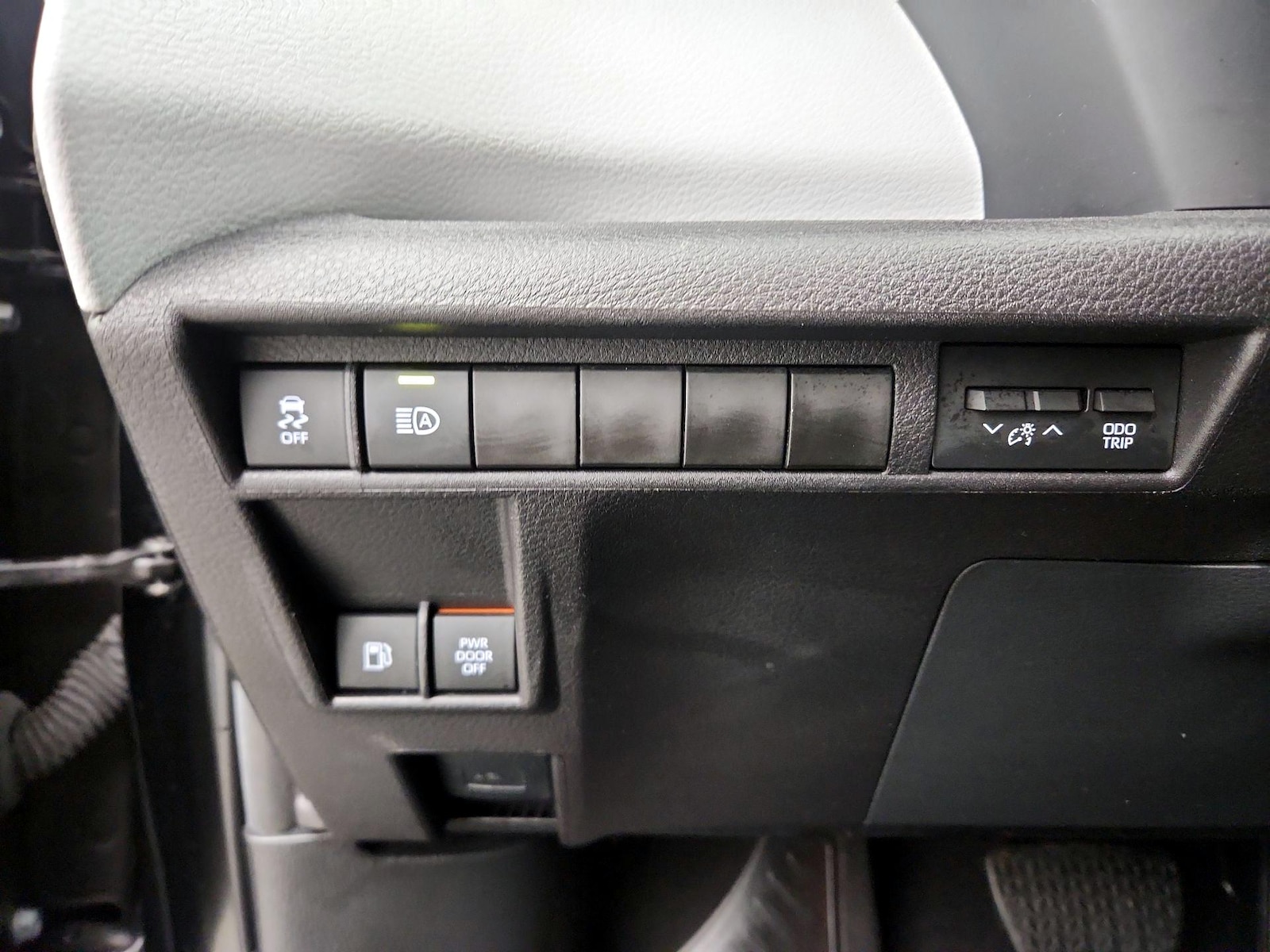 2025 Toyota Sienna LE - Photo 14