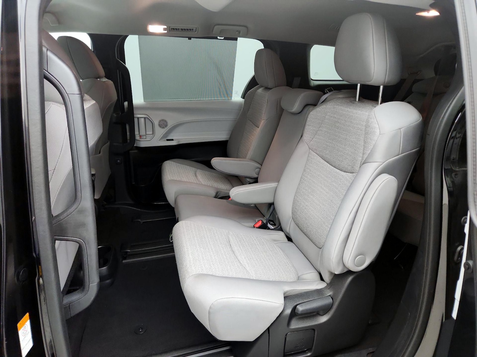 2025 Toyota Sienna LE - Photo 20