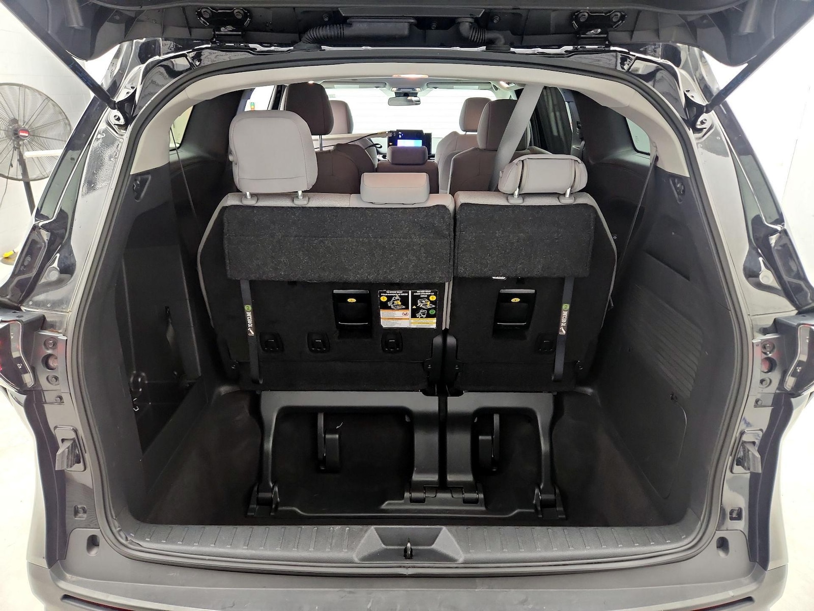 2025 Toyota Sienna LE - Photo 21