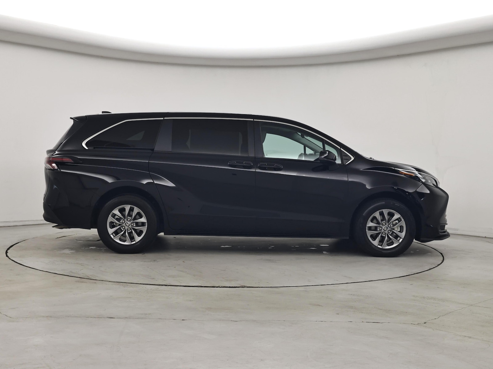 2025 Toyota Sienna LE - Photo 8