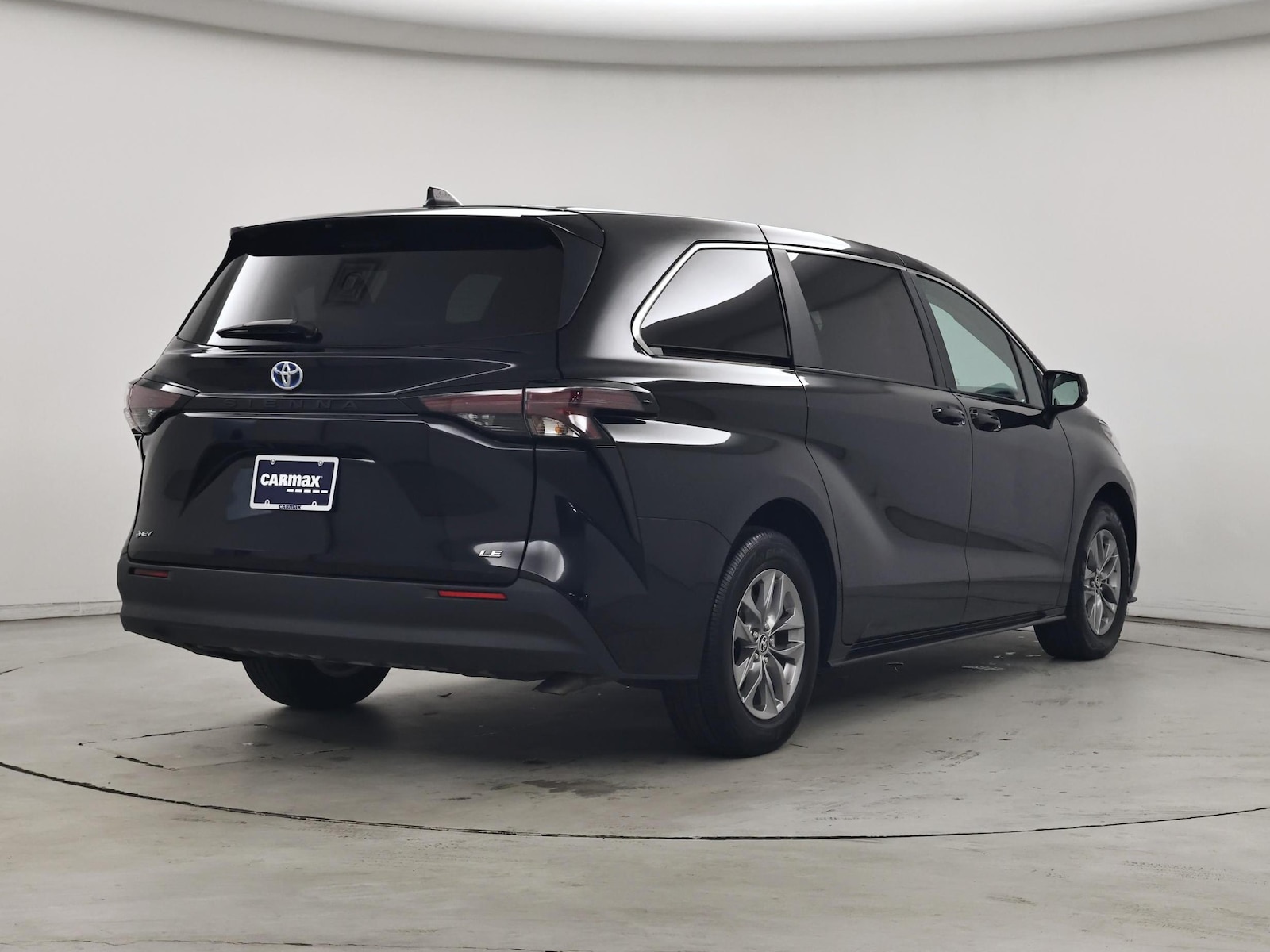 2025 Toyota Sienna LE - Photo 9