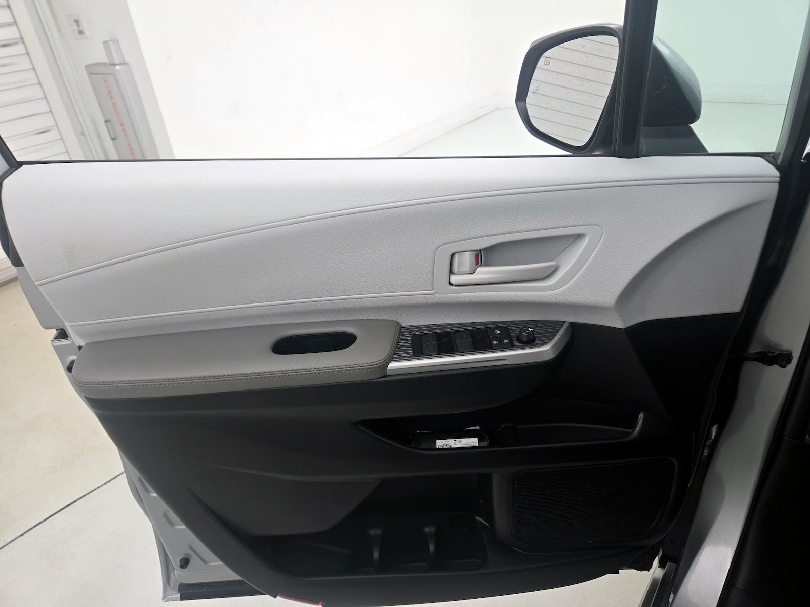 2025 Toyota Sienna LE - Photo 13
