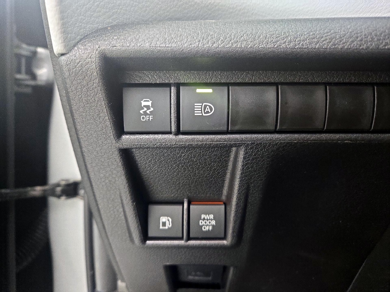 2025 Toyota Sienna LE - Photo 14