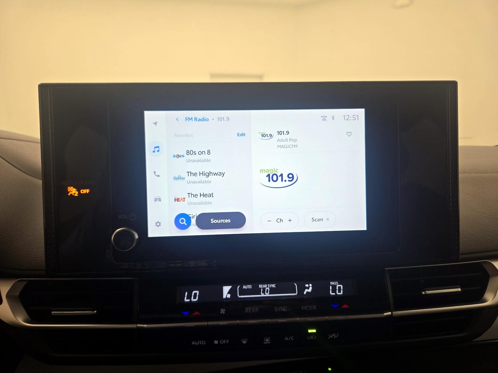 2025 Toyota Sienna LE - Photo 16