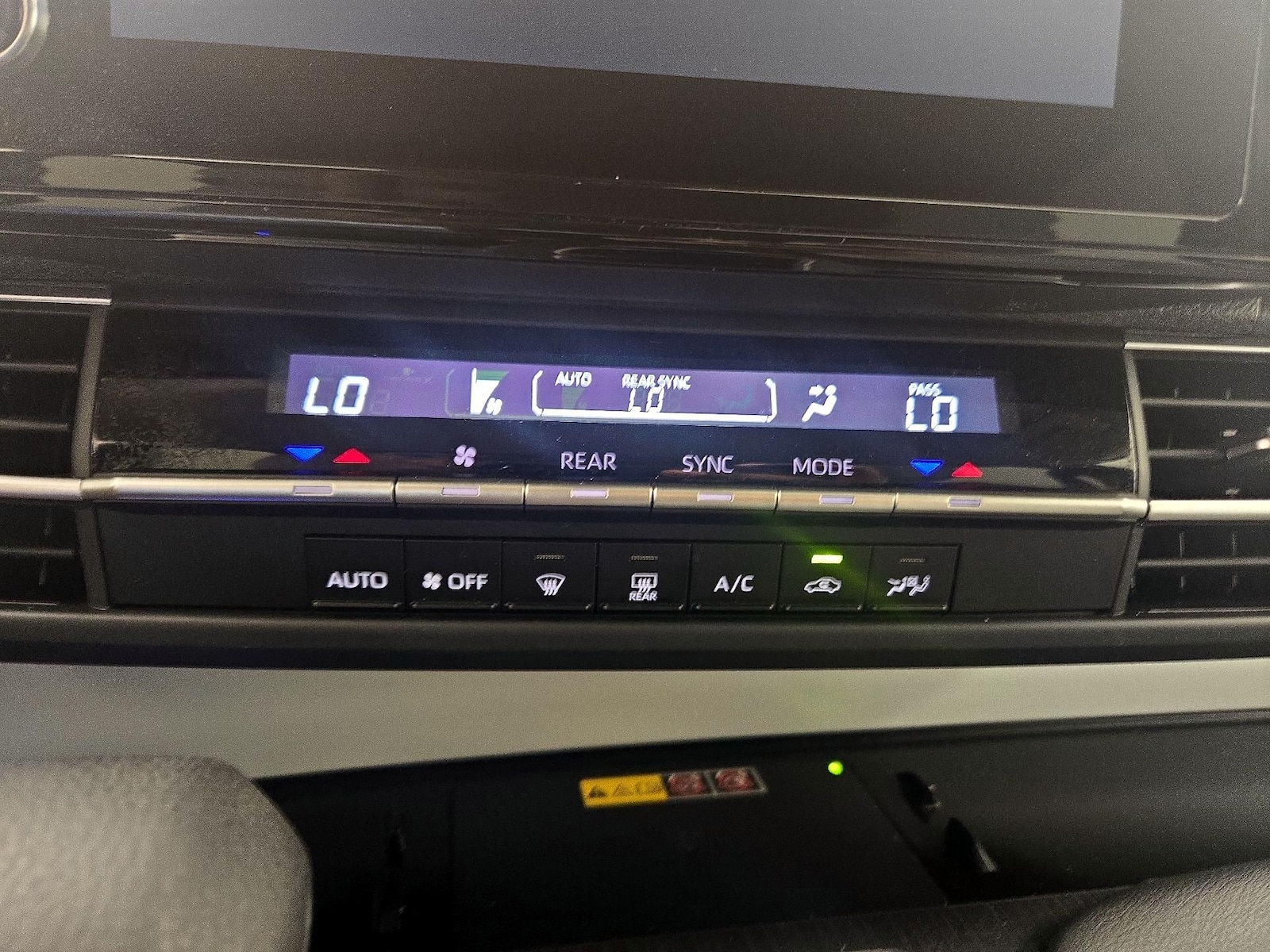 2025 Toyota Sienna LE - Photo 17