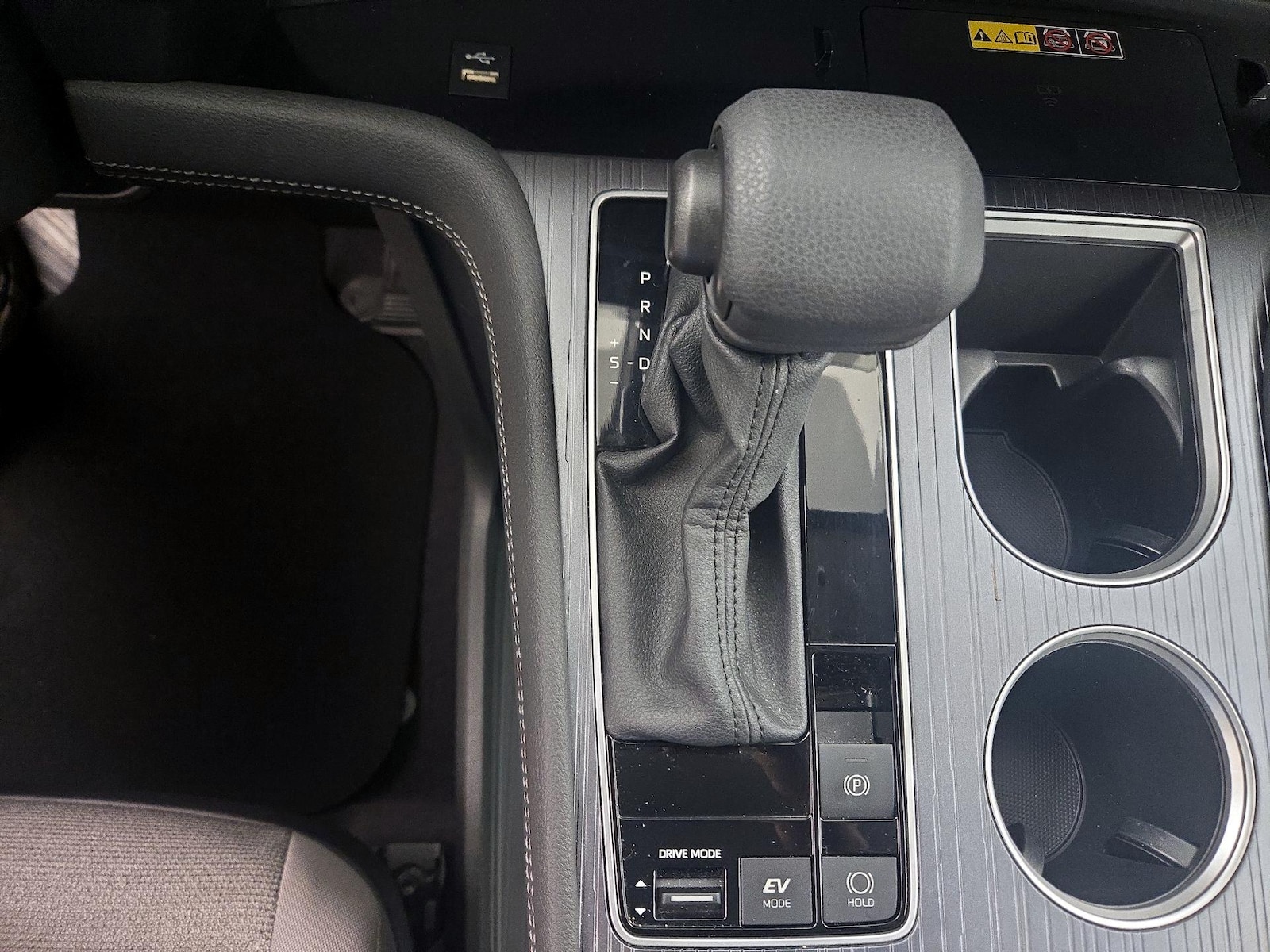 2025 Toyota Sienna LE - Photo 18