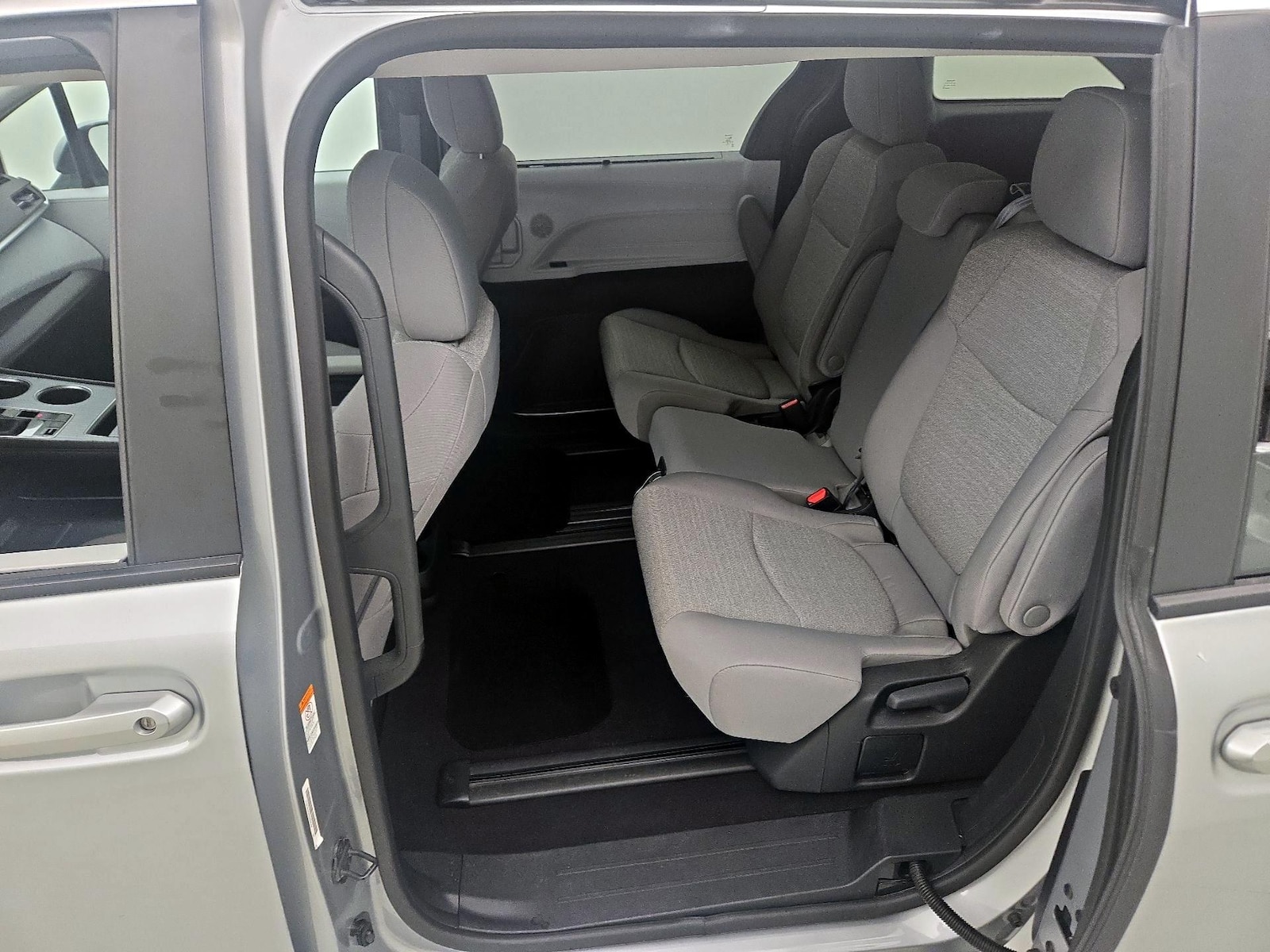 2025 Toyota Sienna LE - Photo 20