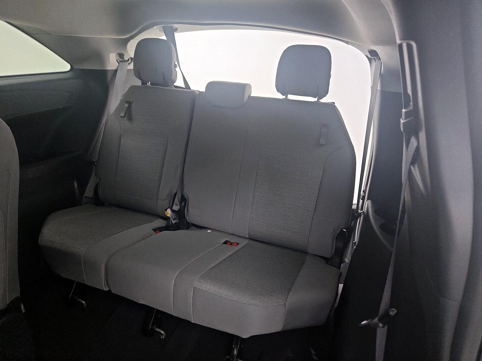2025 Toyota Sienna LE - Photo 21