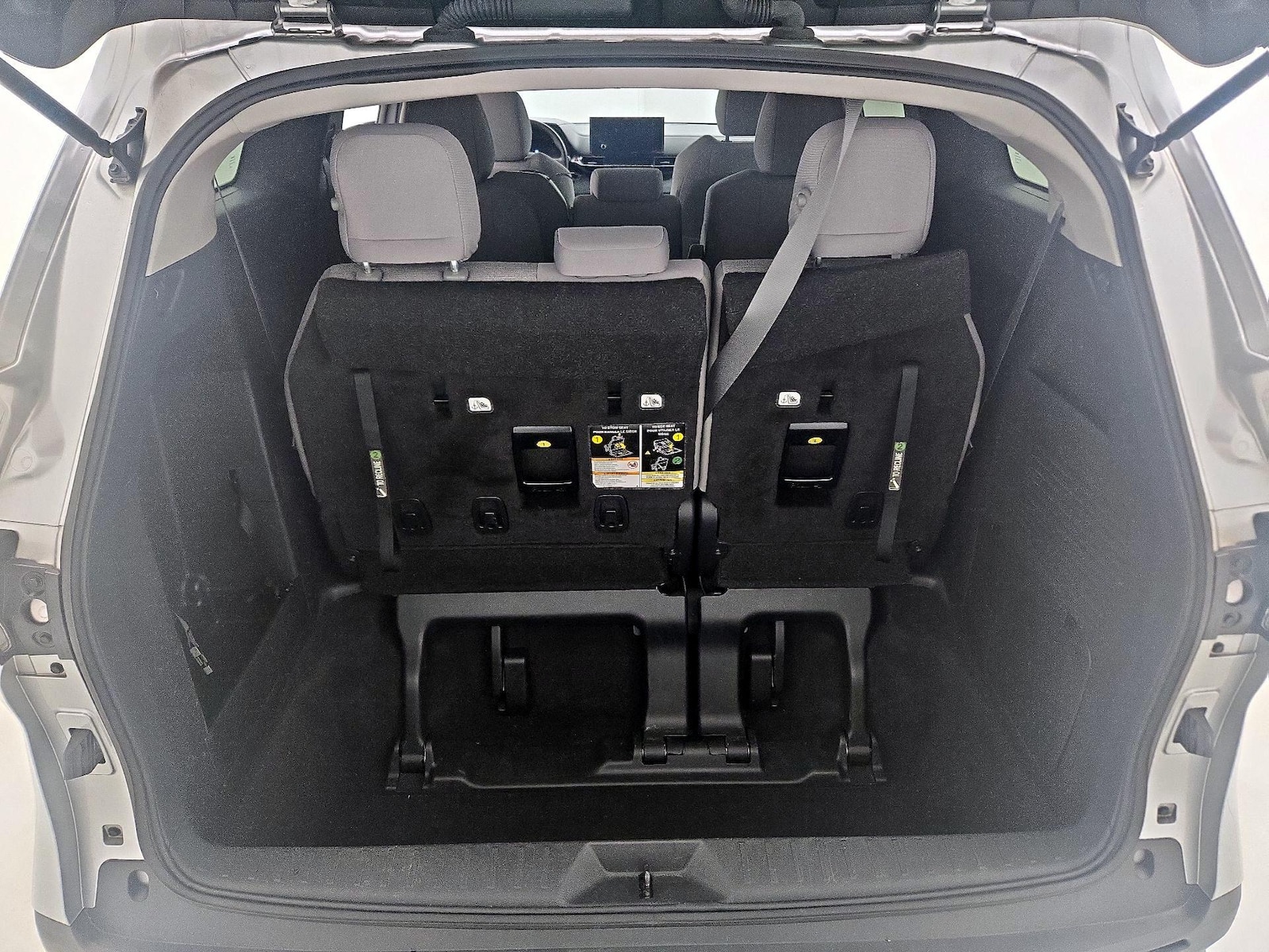 2025 Toyota Sienna LE - Photo 22