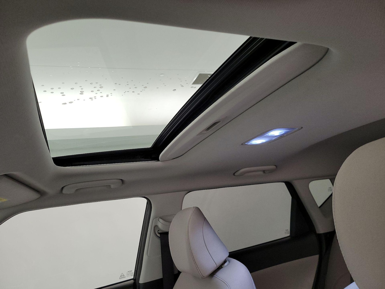 Sunroof(s) & Overhead Airbags