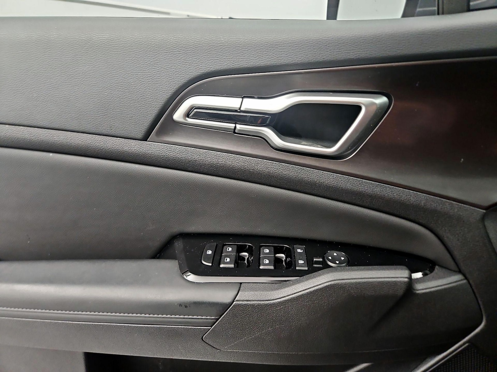 2025 Kia Sportage EX - Photo 13