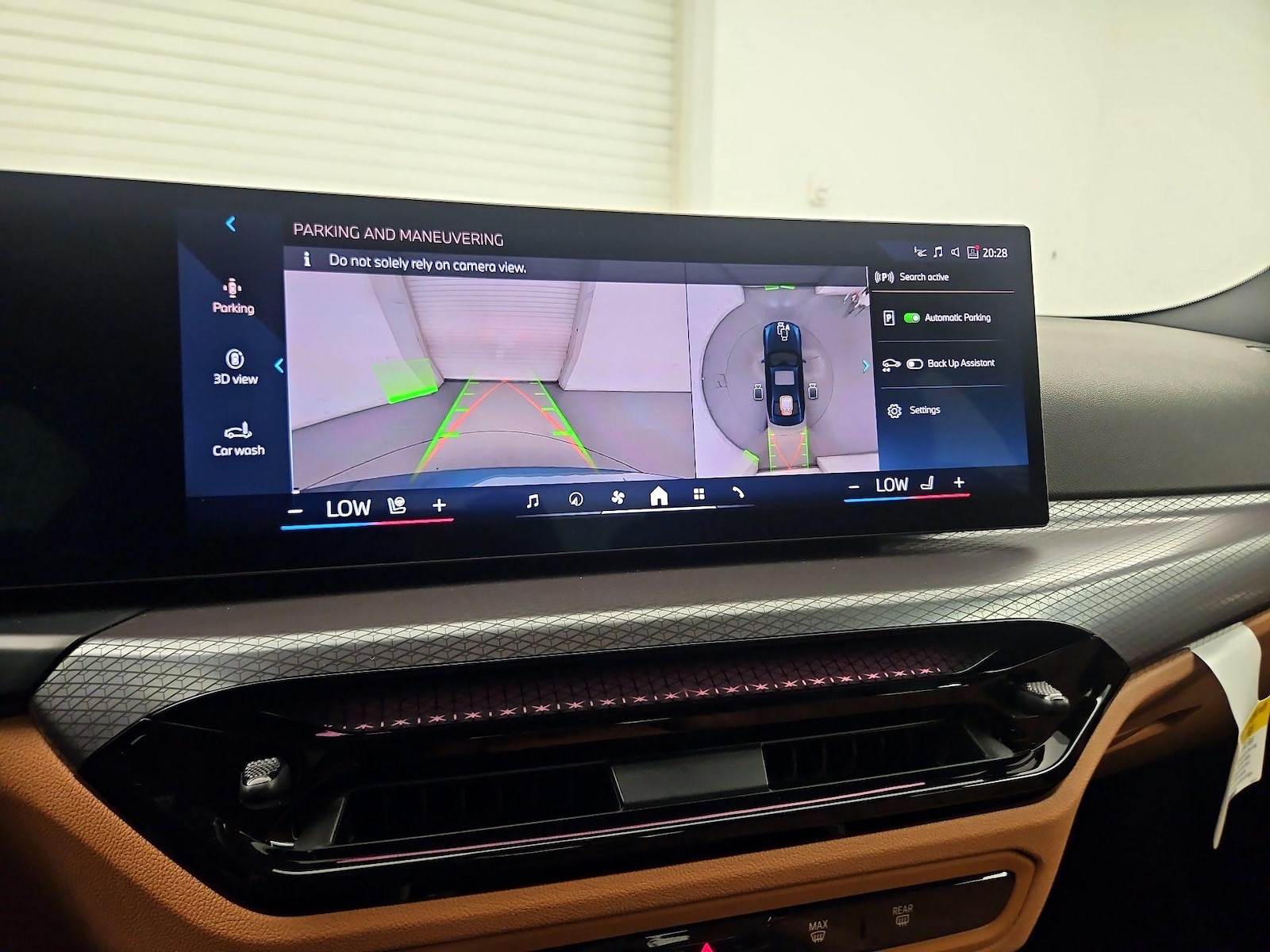 2025 BMW 3 Series 330i - Photo 15
