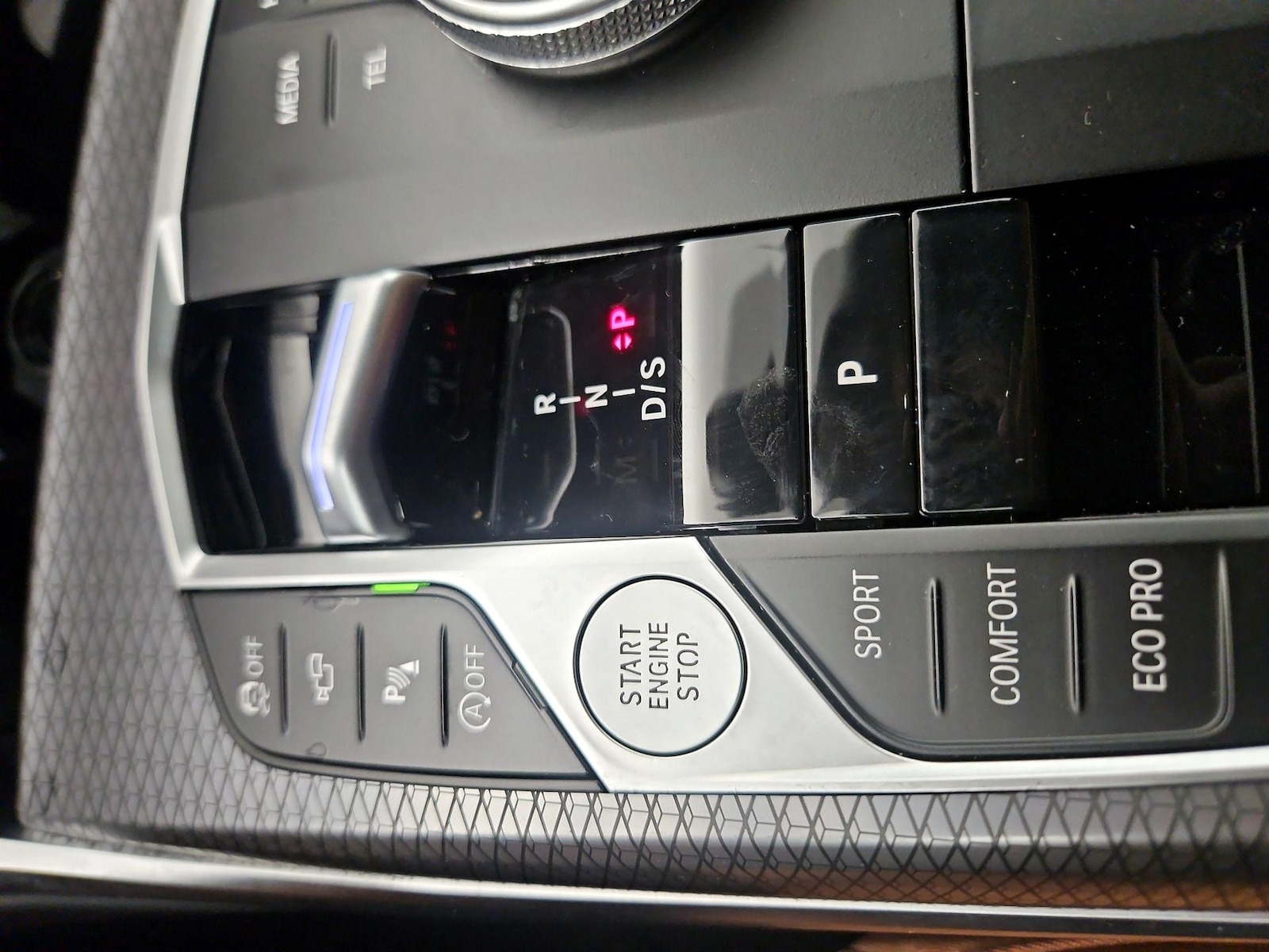 2025 BMW 3 Series 330i - Photo 18