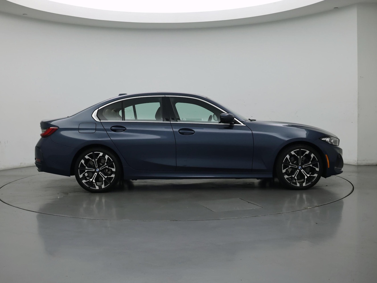 2025 BMW 3 Series 330i - Photo 8
