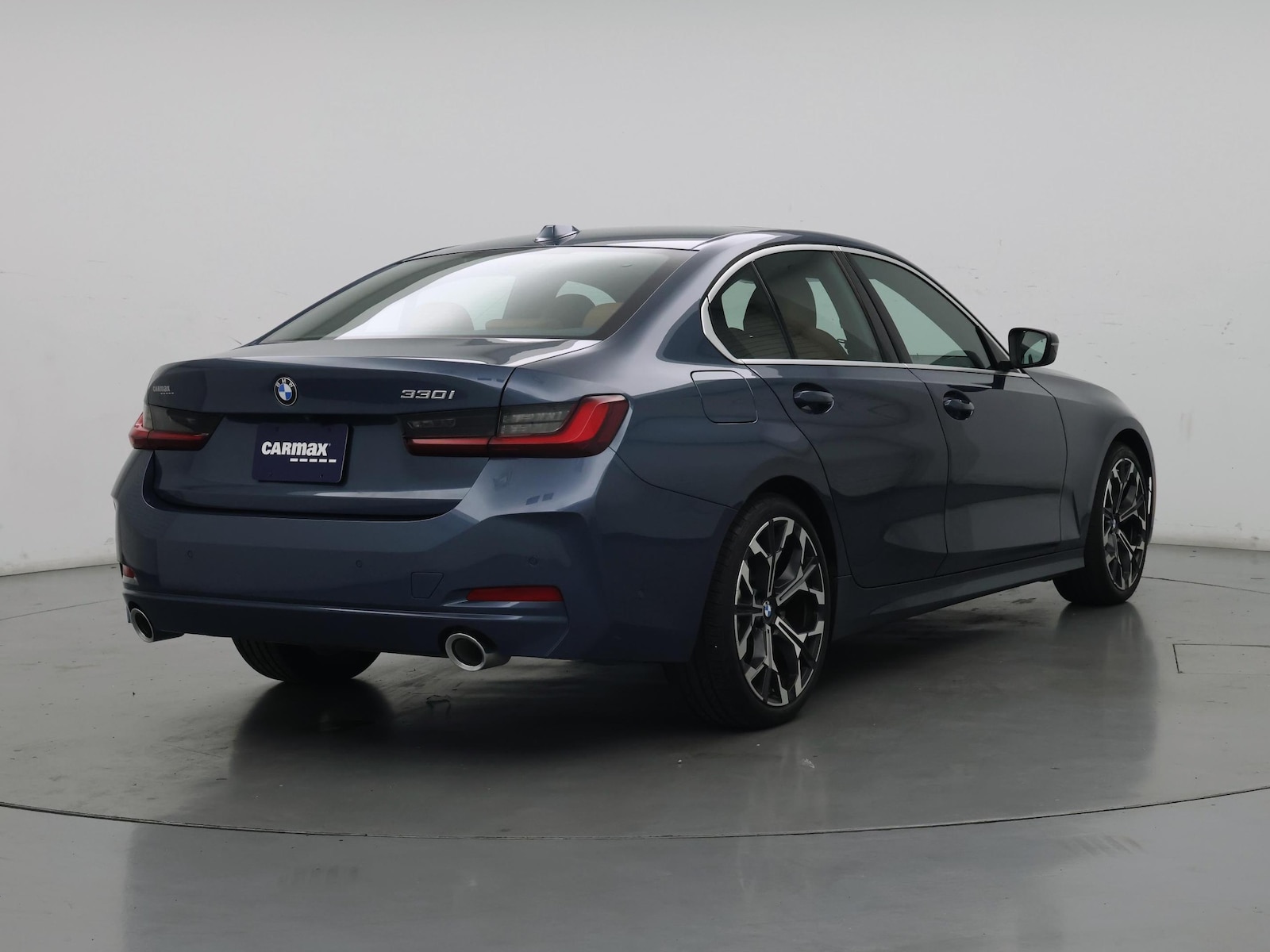 2025 BMW 3 Series 330i - Photo 9