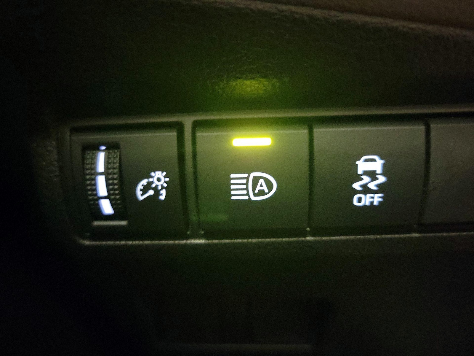 2026 Toyota Corolla Cross LE - Photo 14