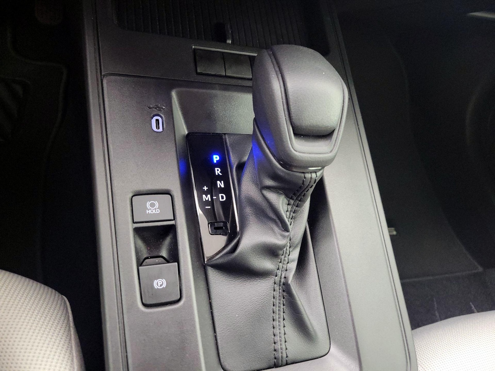 2026 Toyota Corolla Cross LE - Photo 18