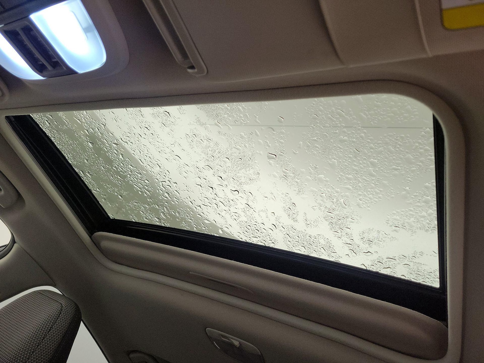 Sunroof(s) & Overhead Airbags