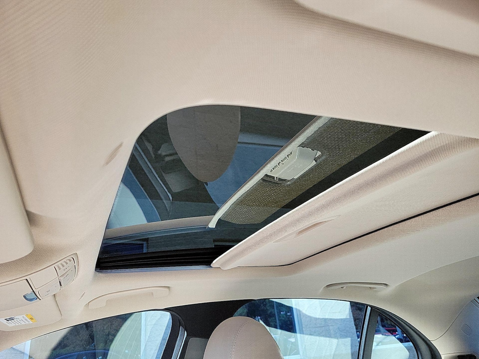 Sunroof(s) & Overhead Airbags