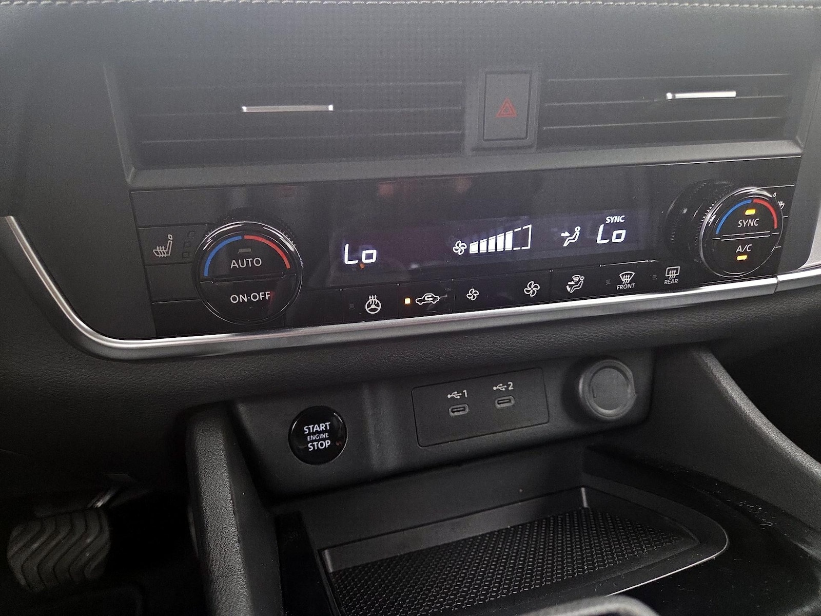 2024 Nissan Rogue SV - Photo 17