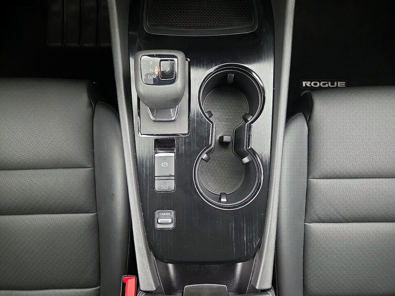 2024 Nissan Rogue SV - Photo 18