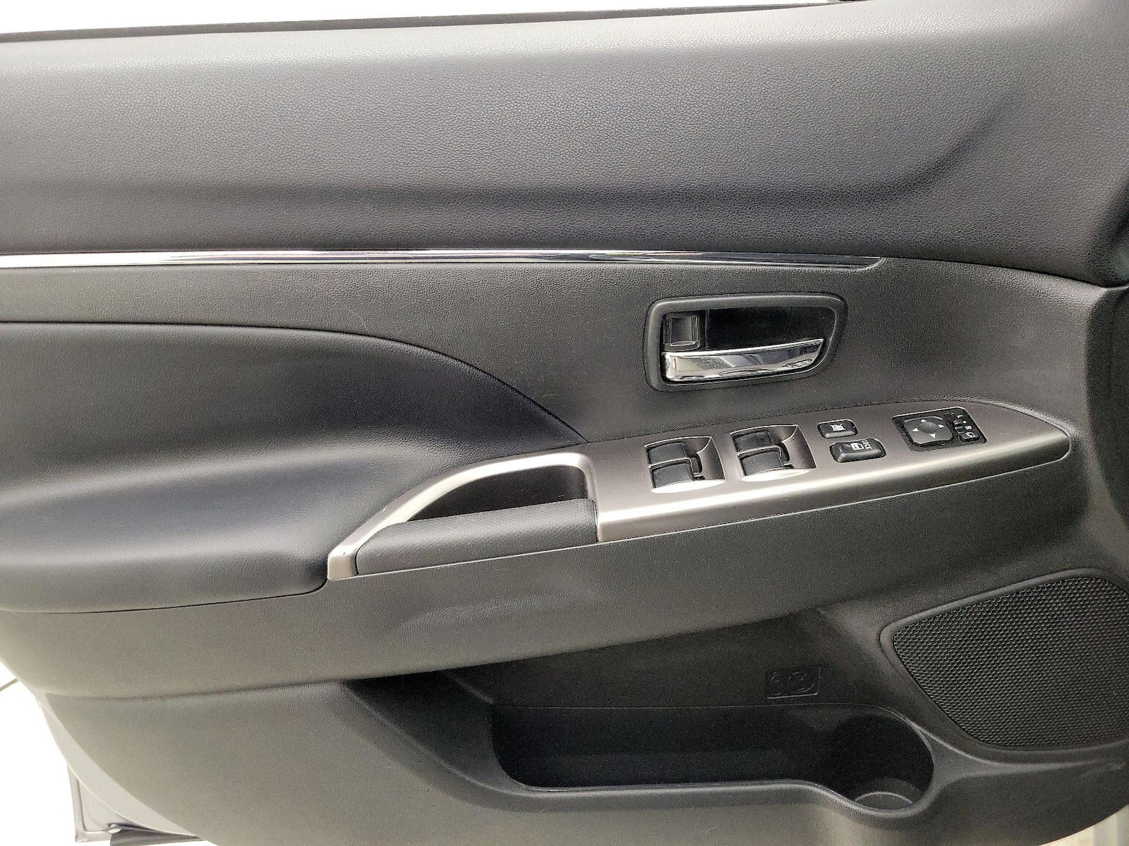 2025 Mitsubishi Outlander Sport SE - Photo 13