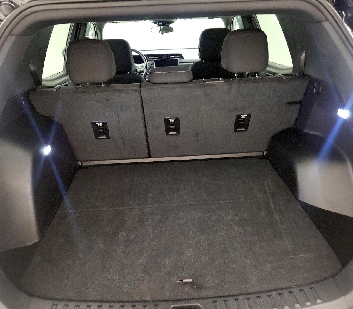 Trunk/Cargo (Seats Up)