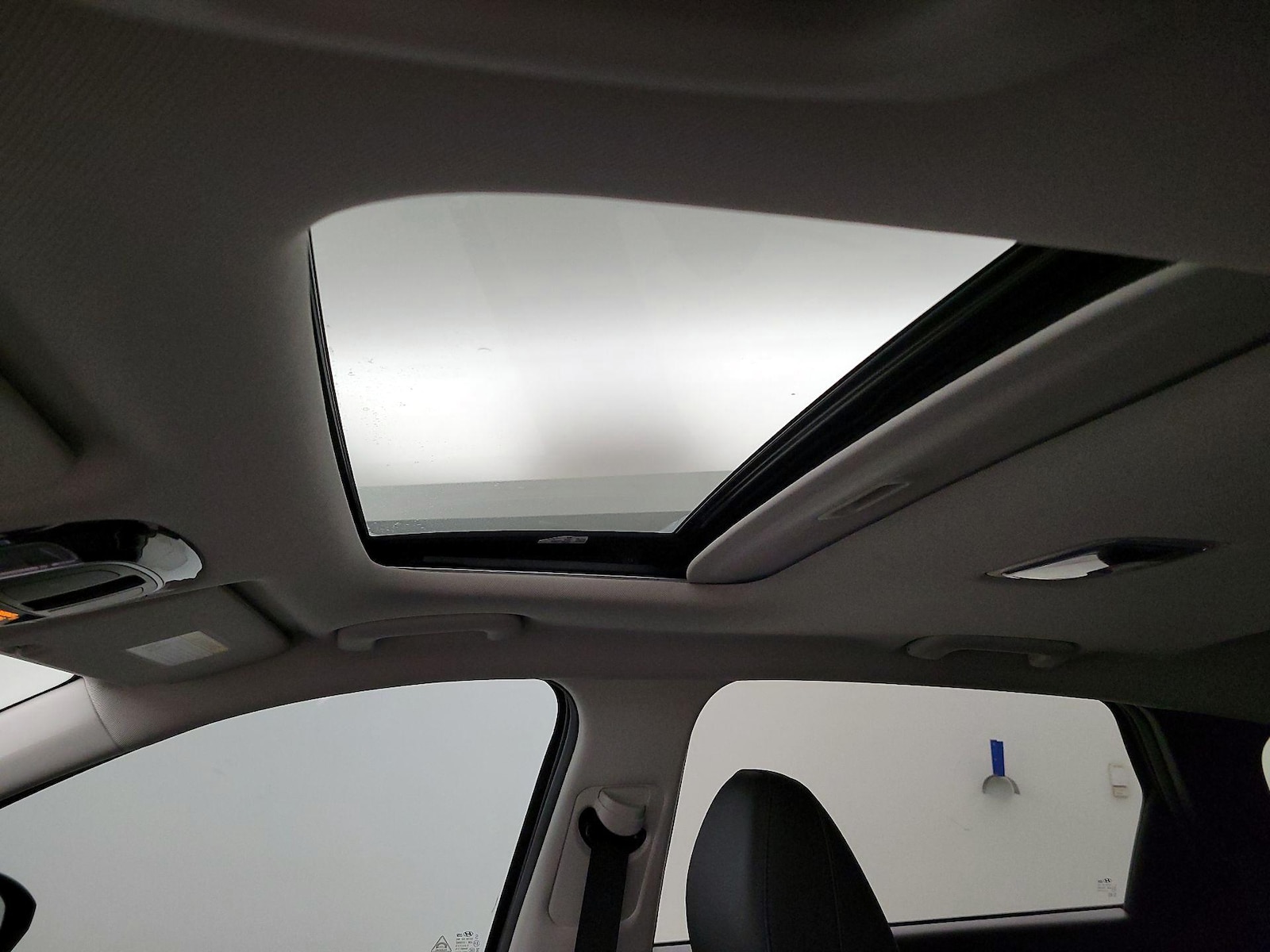 Sunroof(s) & Overhead Airbags
