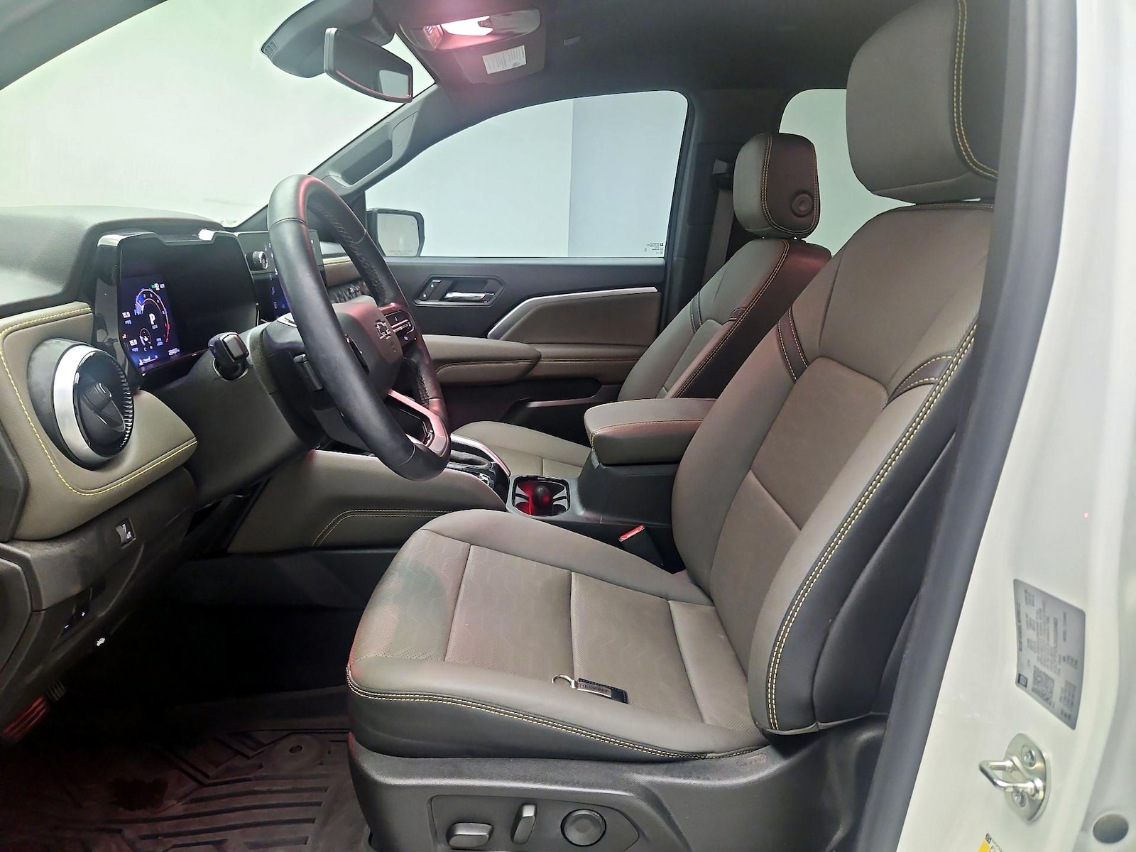 2025 Chevrolet Colorado ZR2 - Photo 12