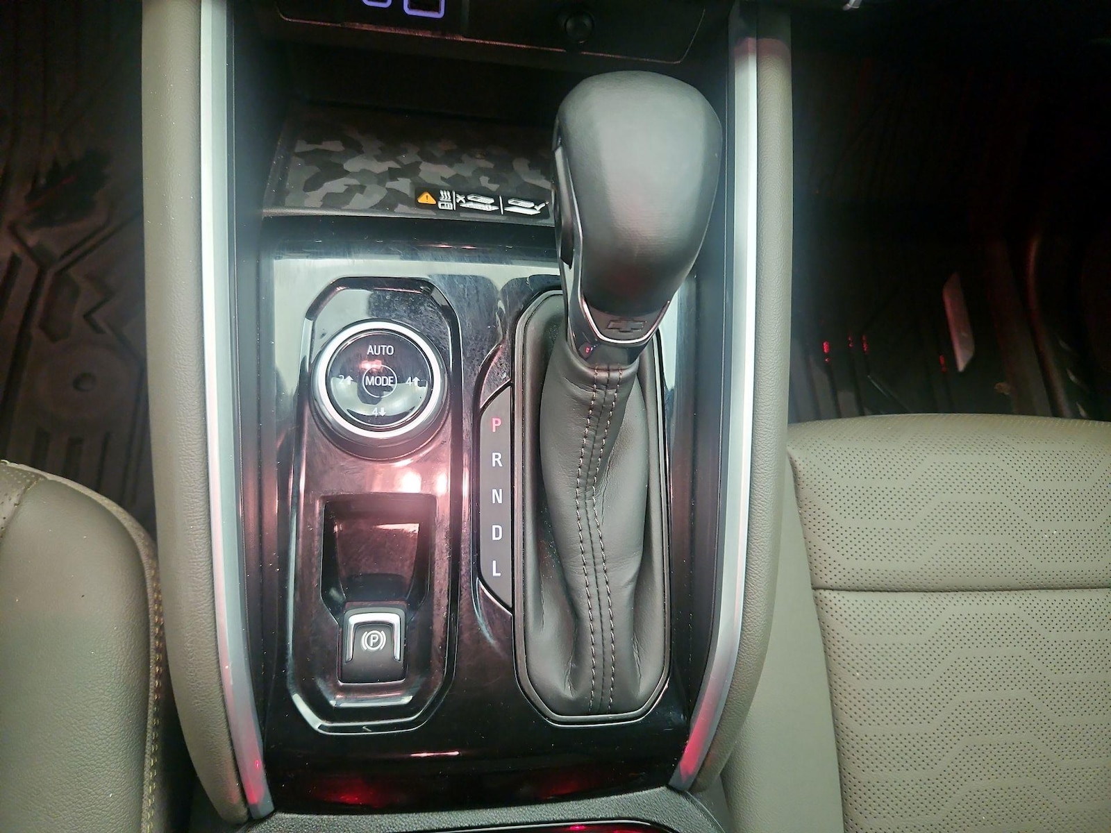2025 Chevrolet Colorado ZR2 - Photo 18