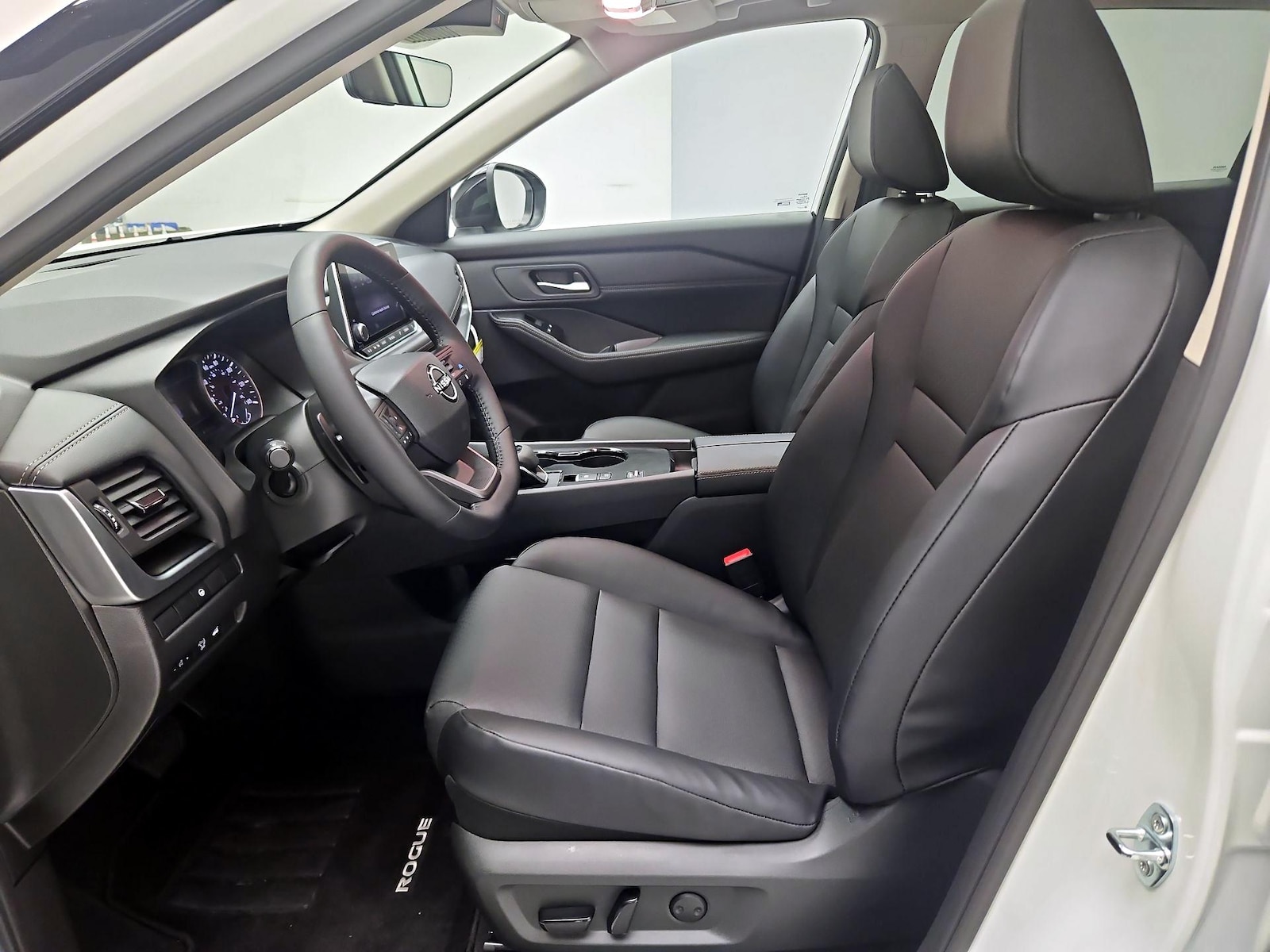 2026 Nissan Rogue Dark Armor - Photo 12