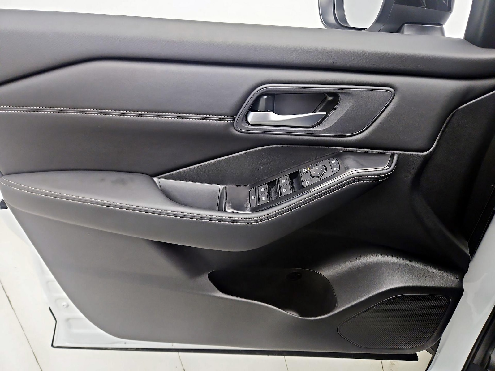 2026 Nissan Rogue Dark Armor - Photo 13
