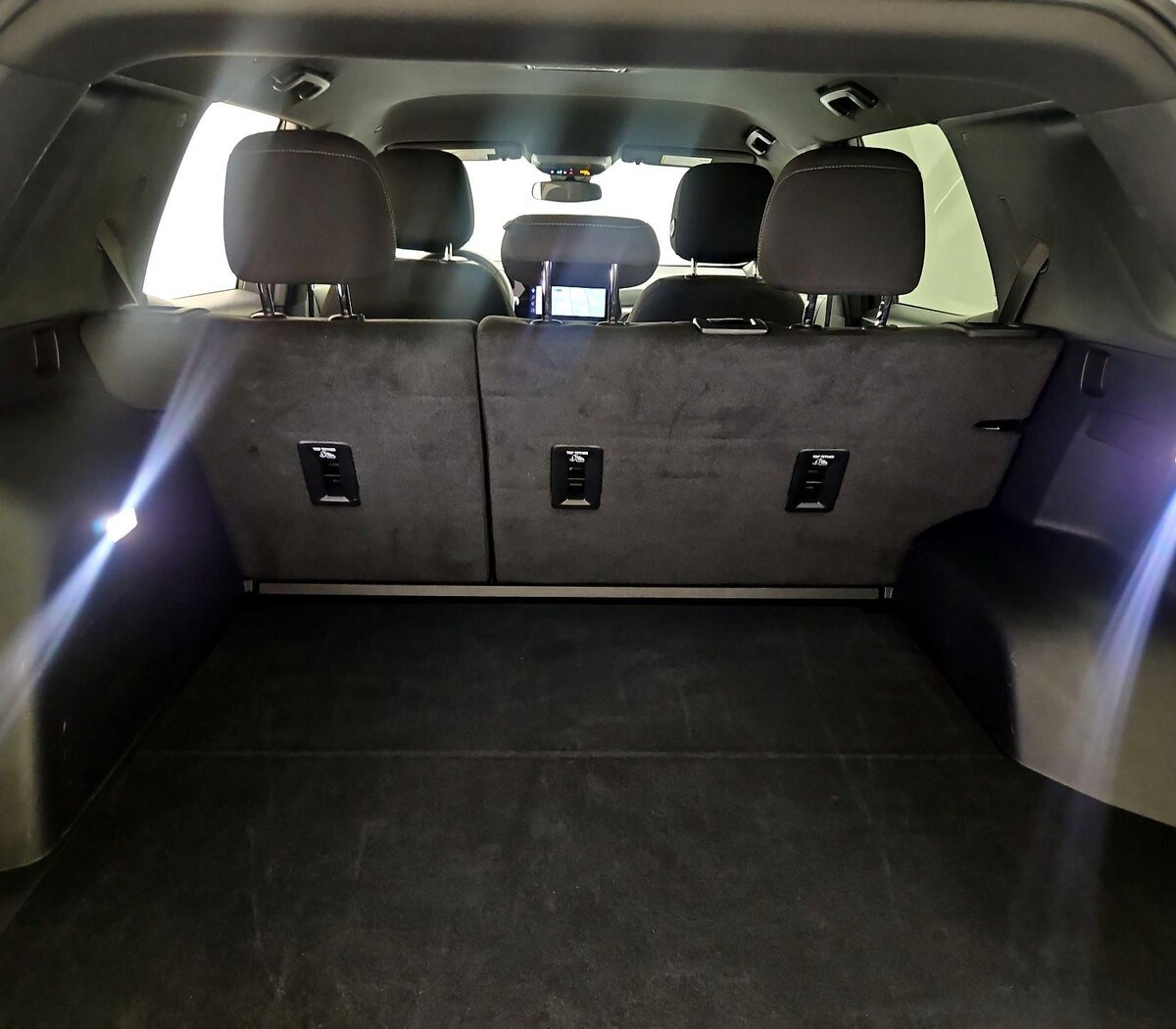 Trunk/Cargo (Seats Up)