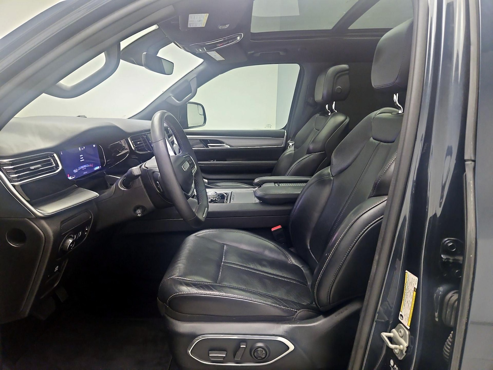 2023 Jeep Wagoneer Series I - Photo 12