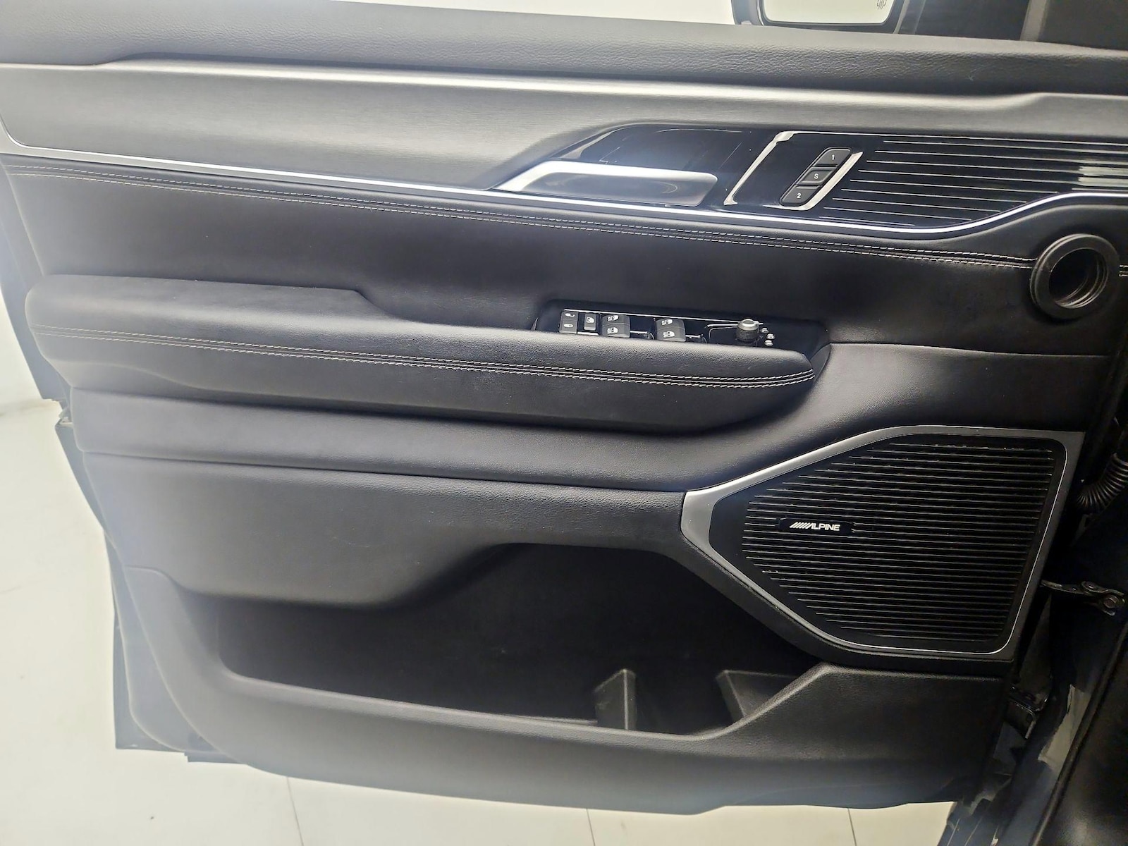 2023 Jeep Wagoneer Series I - Photo 13