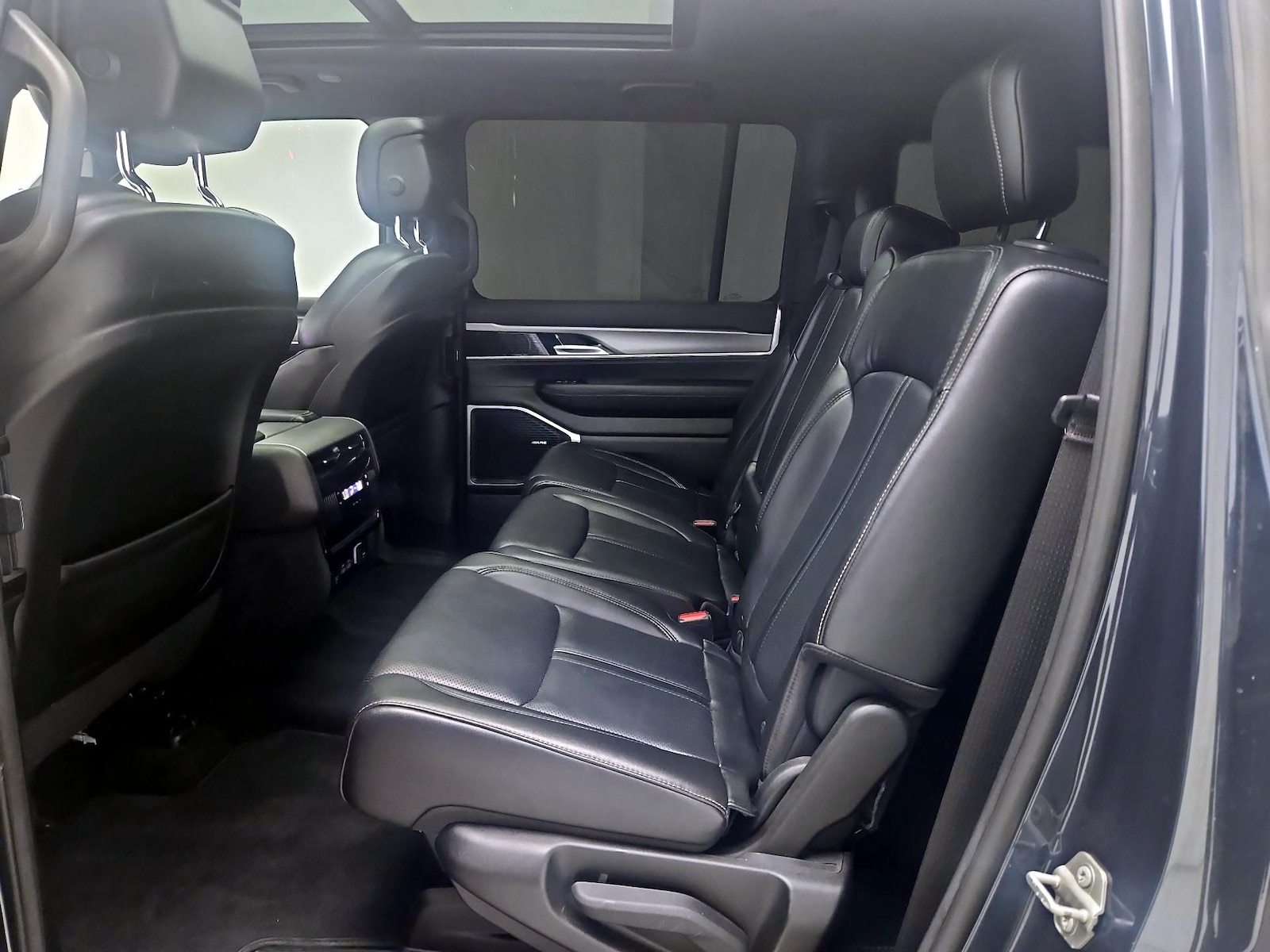 2023 Jeep Wagoneer Series I - Photo 22