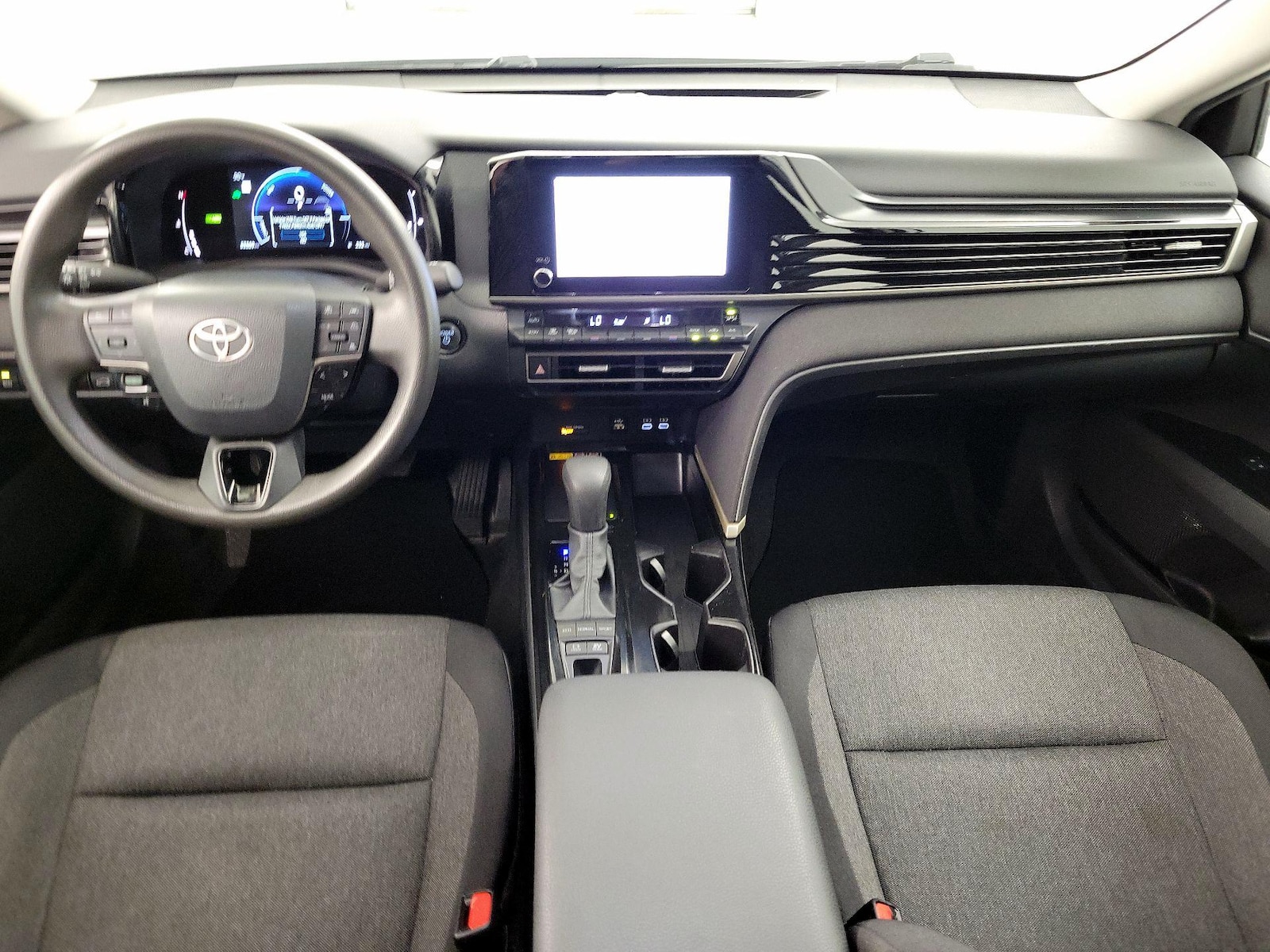 2025 Toyota Camry LE - Photo 10